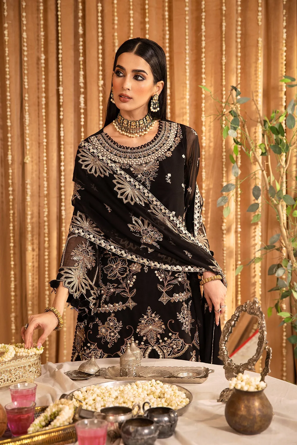 Alizeh Mehfil-e-Uroos Formal Collection – Yesra - V16D05 Embroidered Chiffon Black