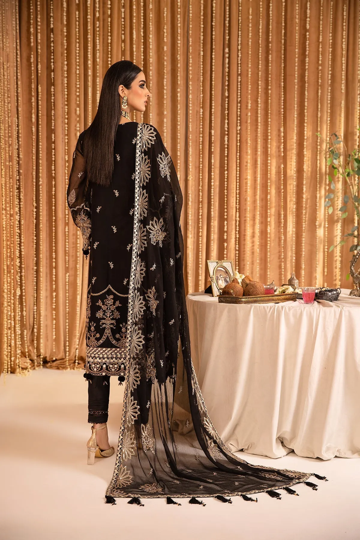 Alizeh Mehfil-e-Uroos Formal Collection – Yesra - V16D05 Embroidered Chiffon Black