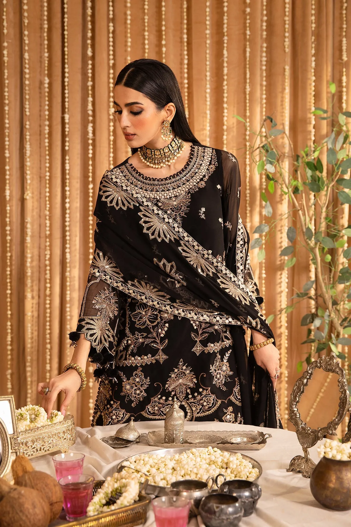 Alizeh Mehfil-e-Uroos Formal Collection – Yesra - V16D05 Embroidered Chiffon Black