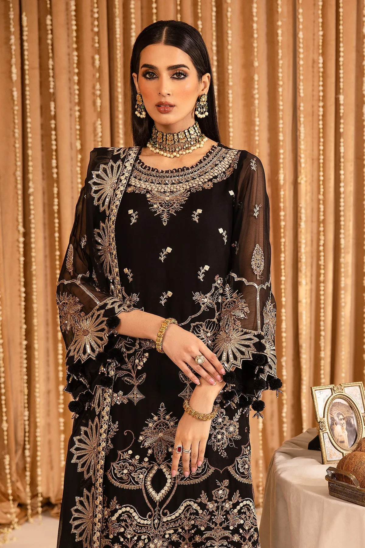 Alizeh Mehfil-e-Uroos Formal Collection – Yesra - V16D05 Embroidered Chiffon Black