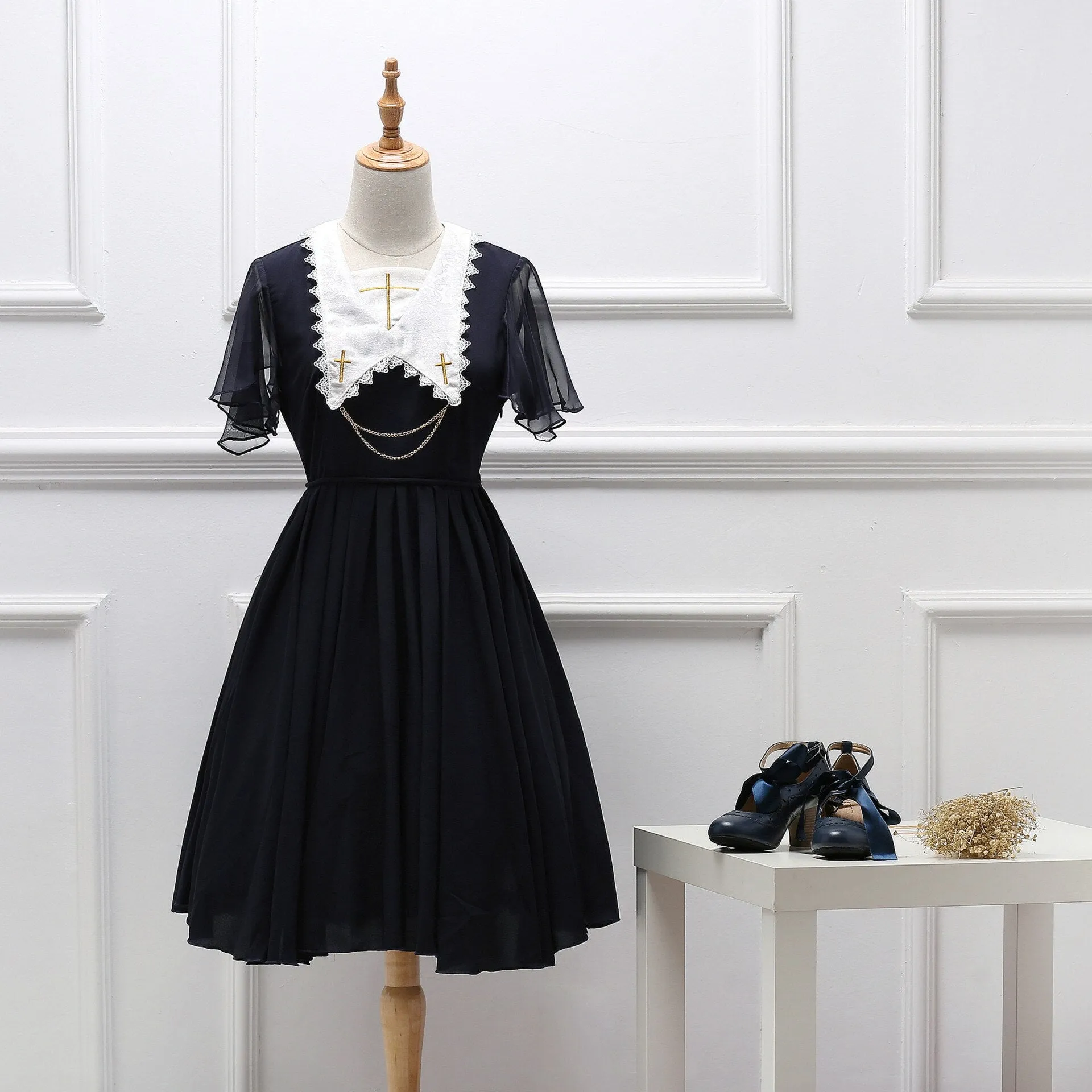 Gothic Lolita Chiffon Dress Short Batwing Sleeve Pointed Collar Embroidered Summer Dress Black/Red/Navy Blue